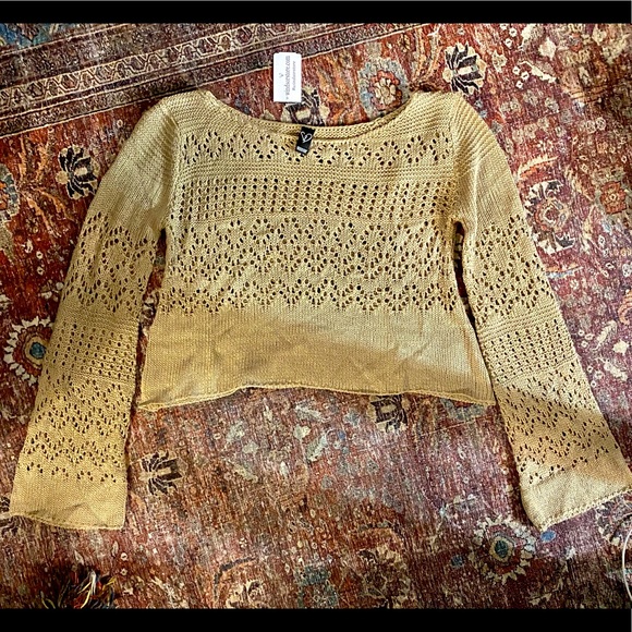 NEW WITH TAGS Gold knit Windsor sweater - Picture 1 of 2